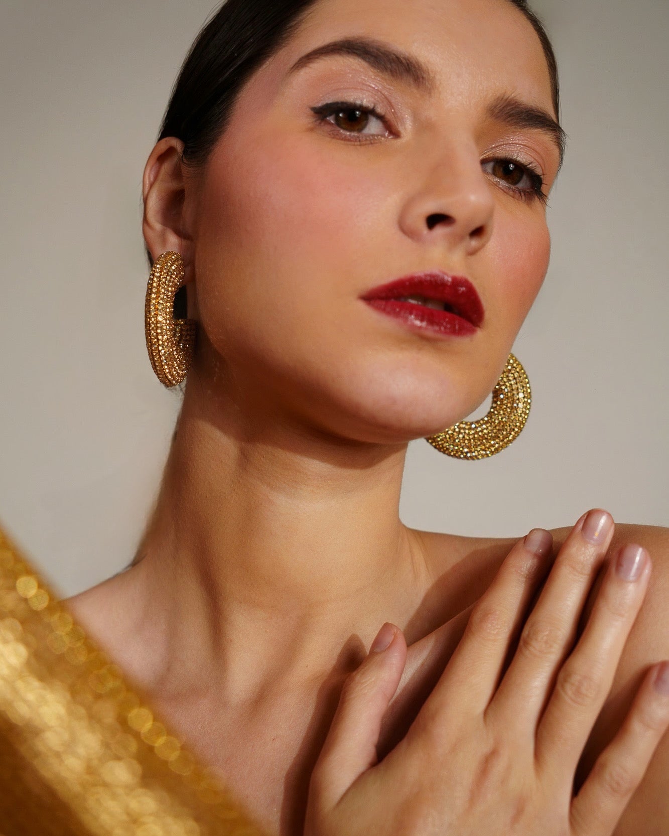 FLAT EEL HOOPS IN GOLD