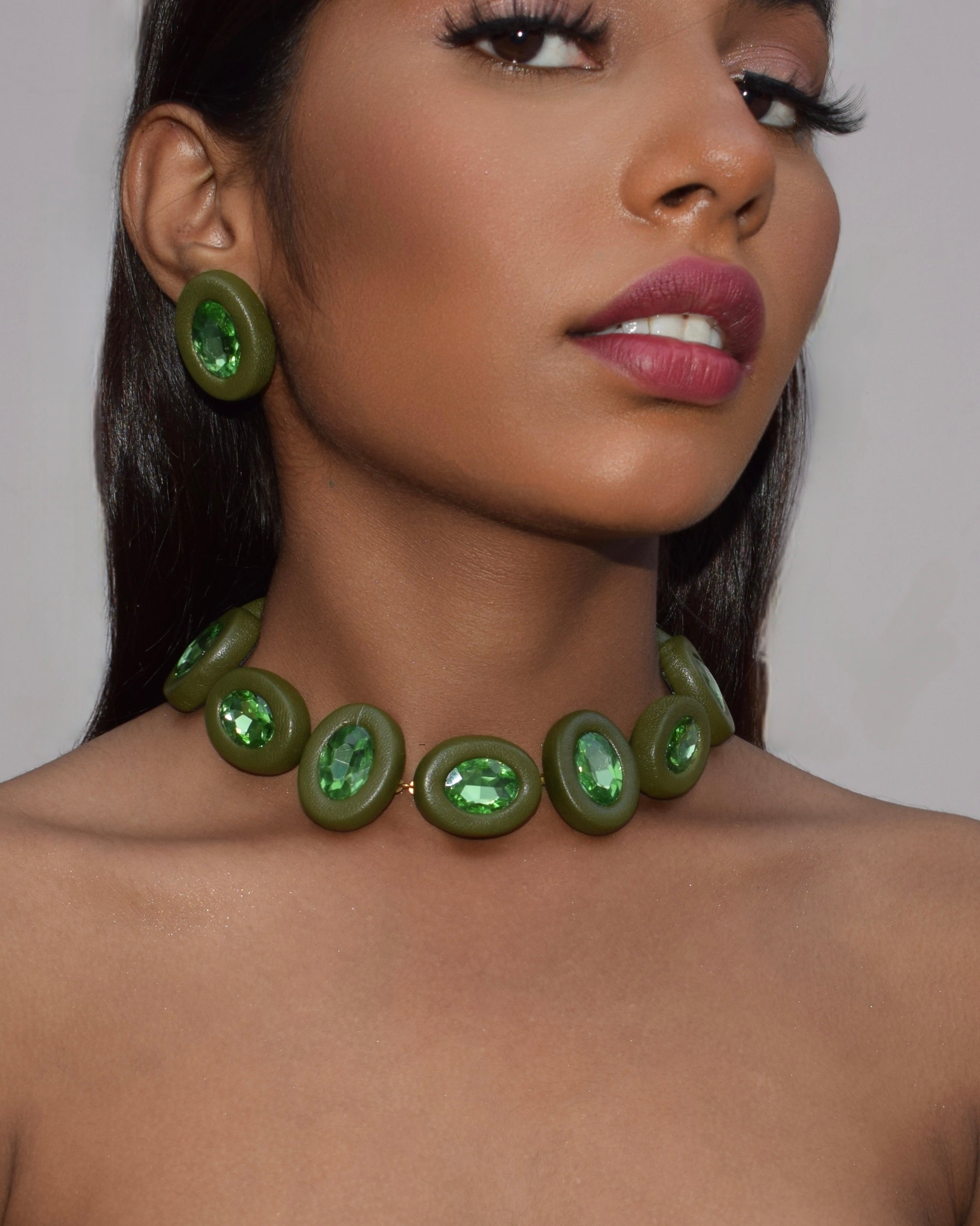 OVALINE NECKLACE - OLIVE GREEN