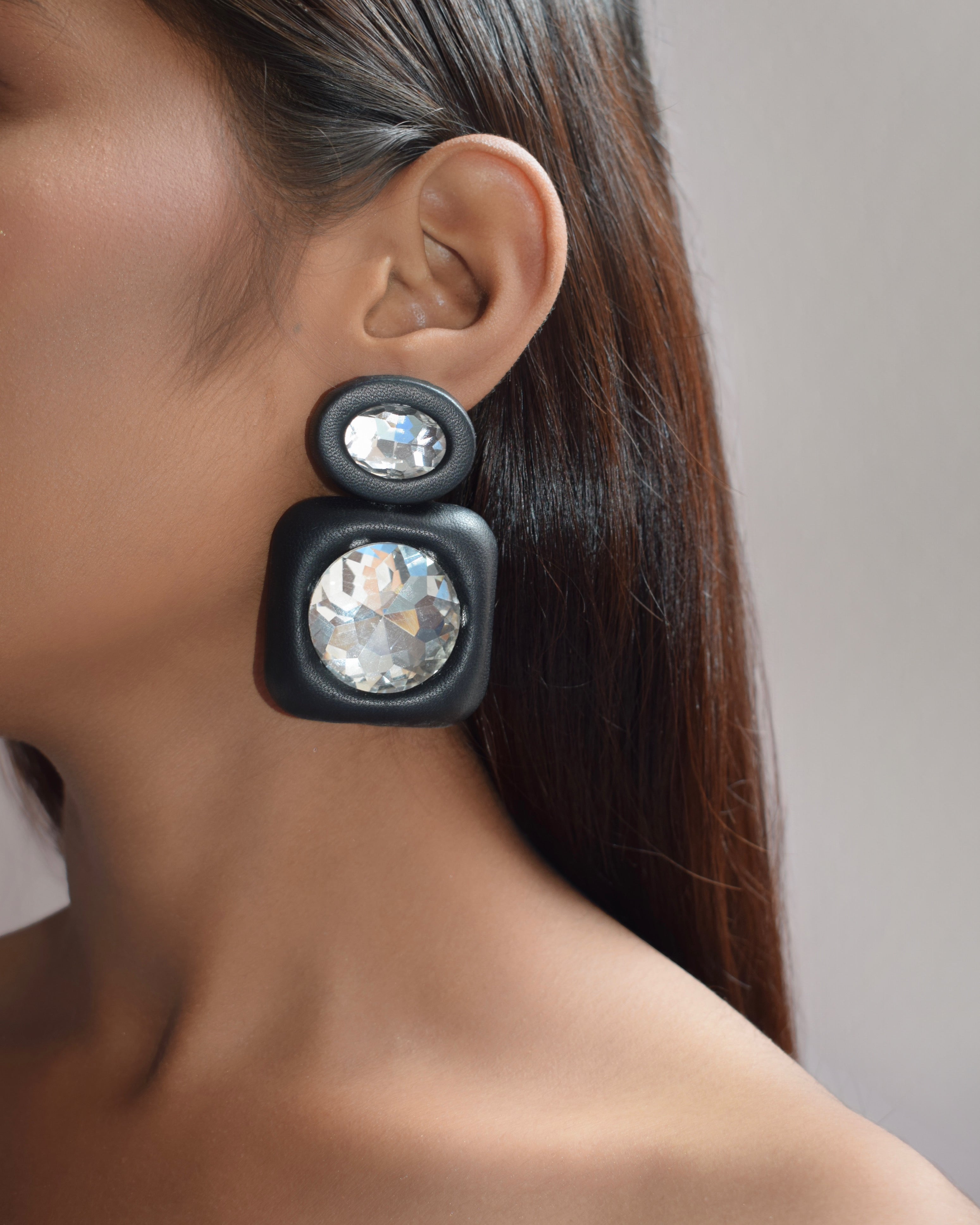 PADDY EARRINGS - BLACK