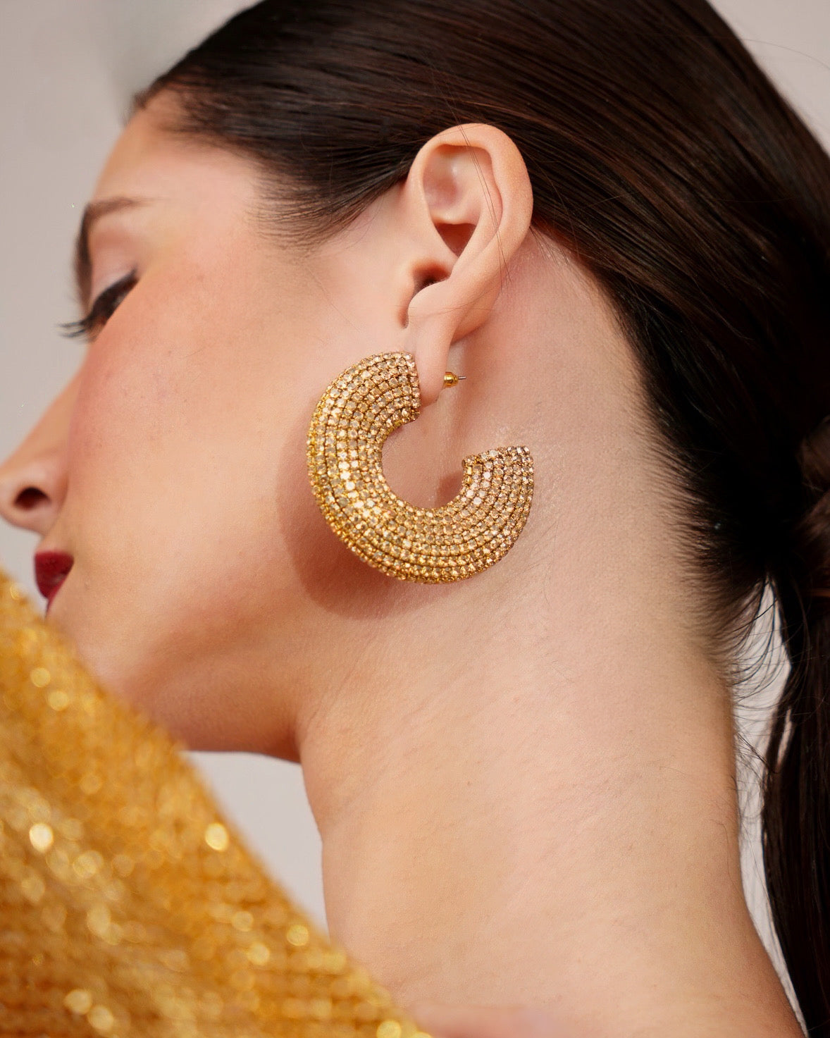 FLAT EEL HOOPS IN GOLD