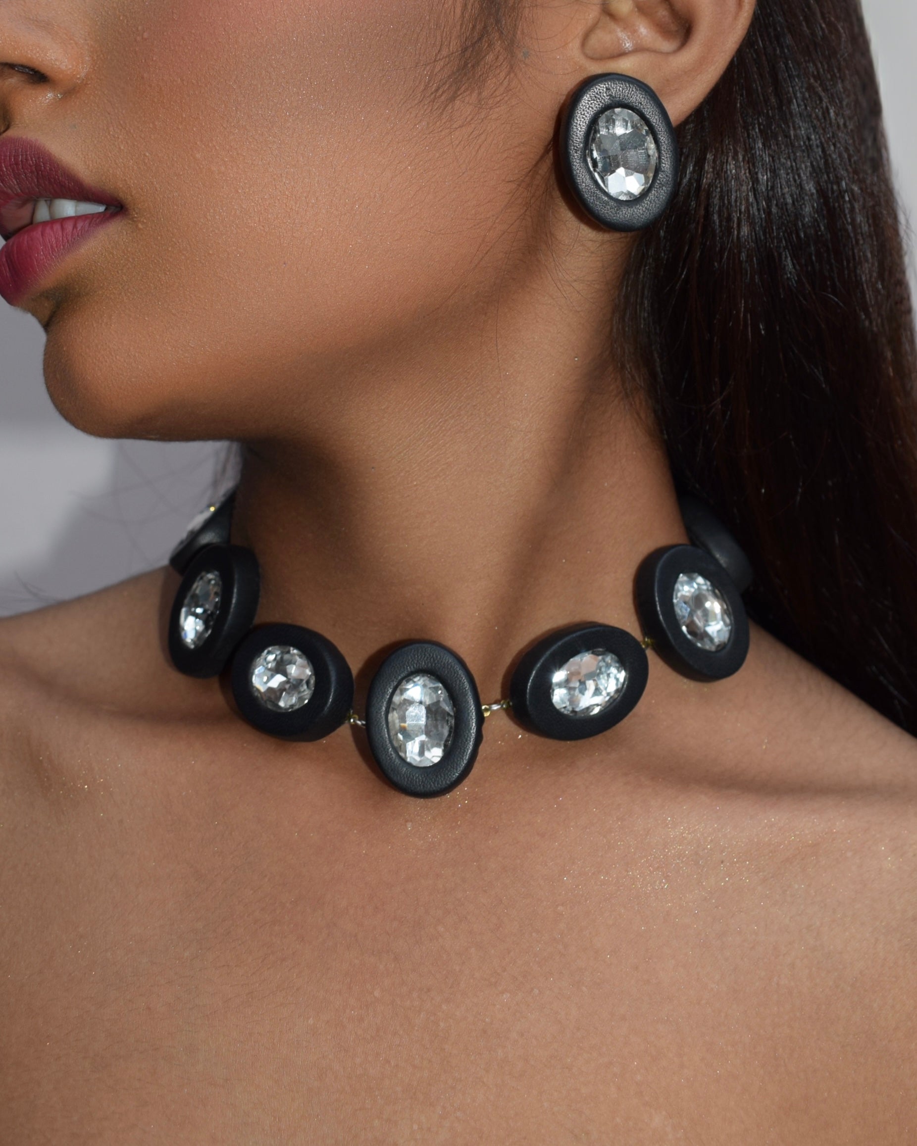 OVALINE STUDS - DIAMOND BLACK