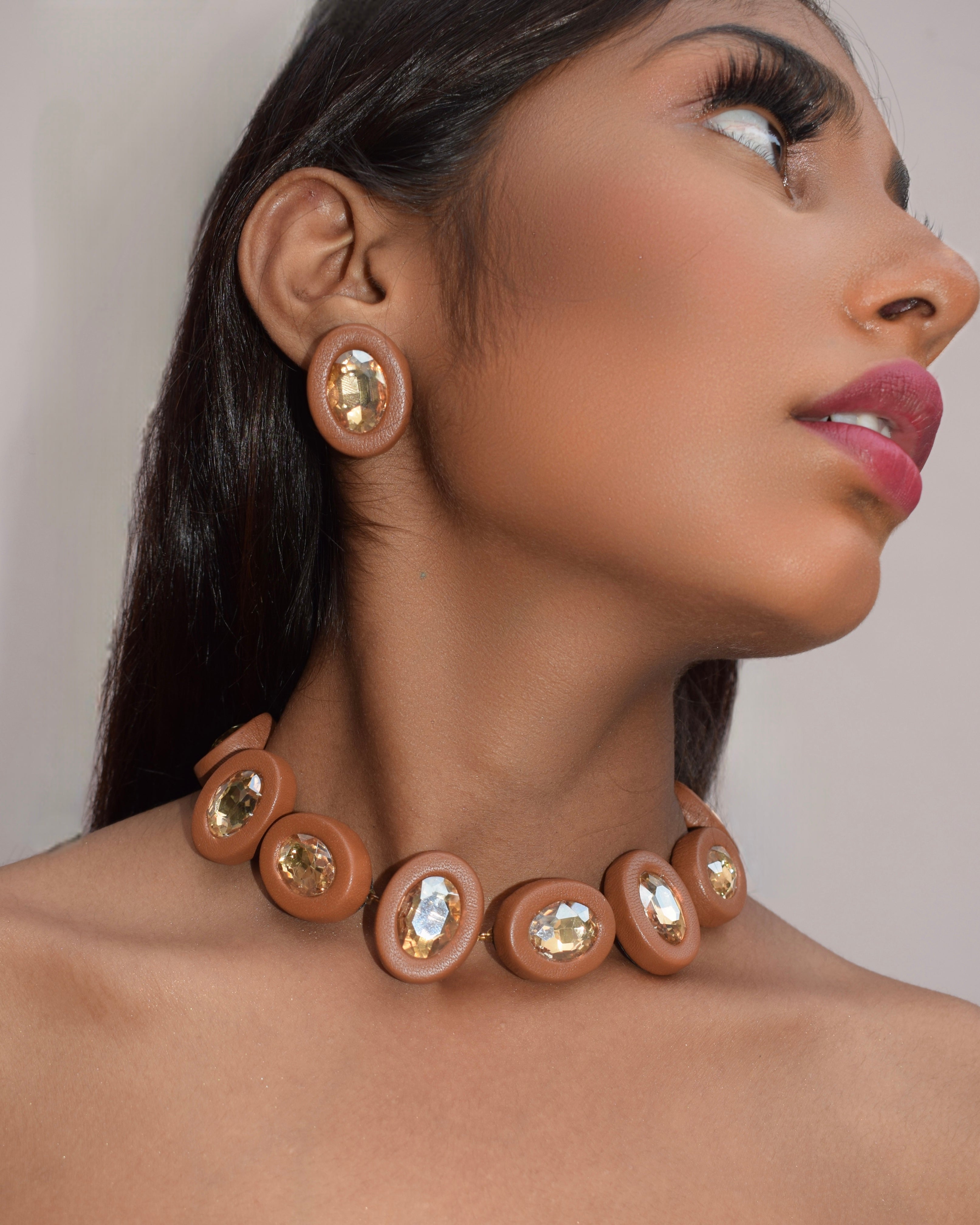 OVALINE STUDS - TAN