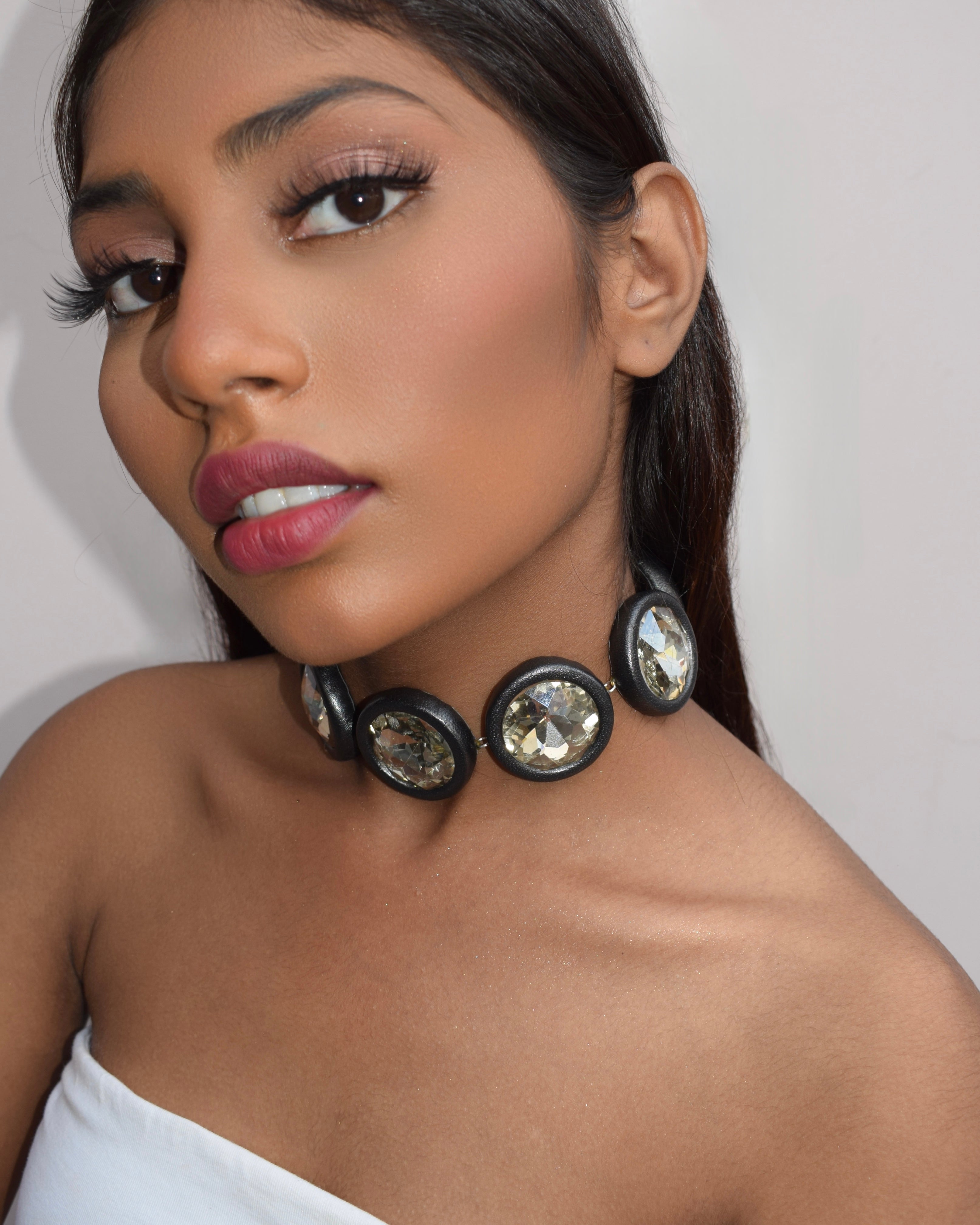 ORB CHOKER IN GUNMETAL