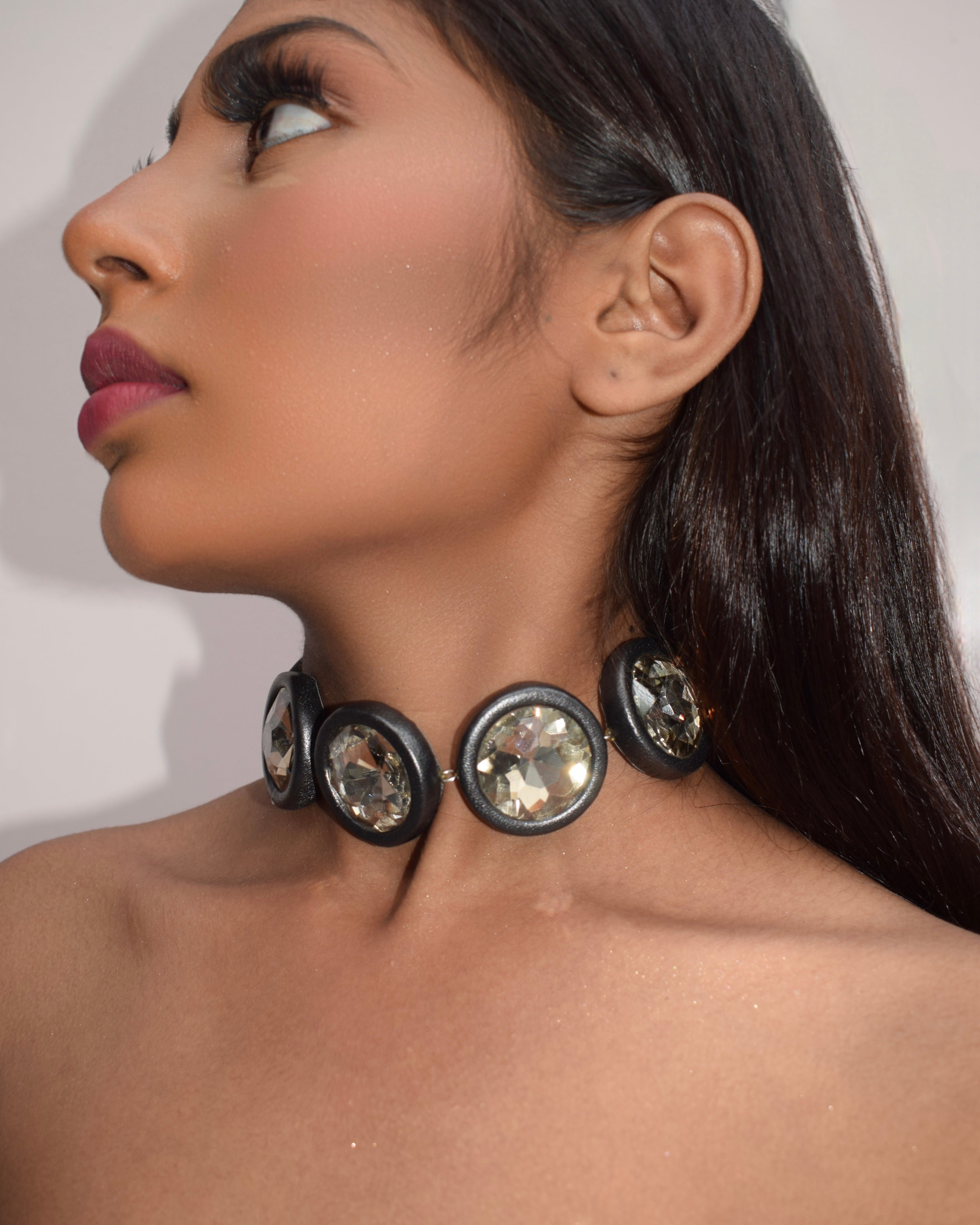 ORB CHOKER IN GUNMETAL