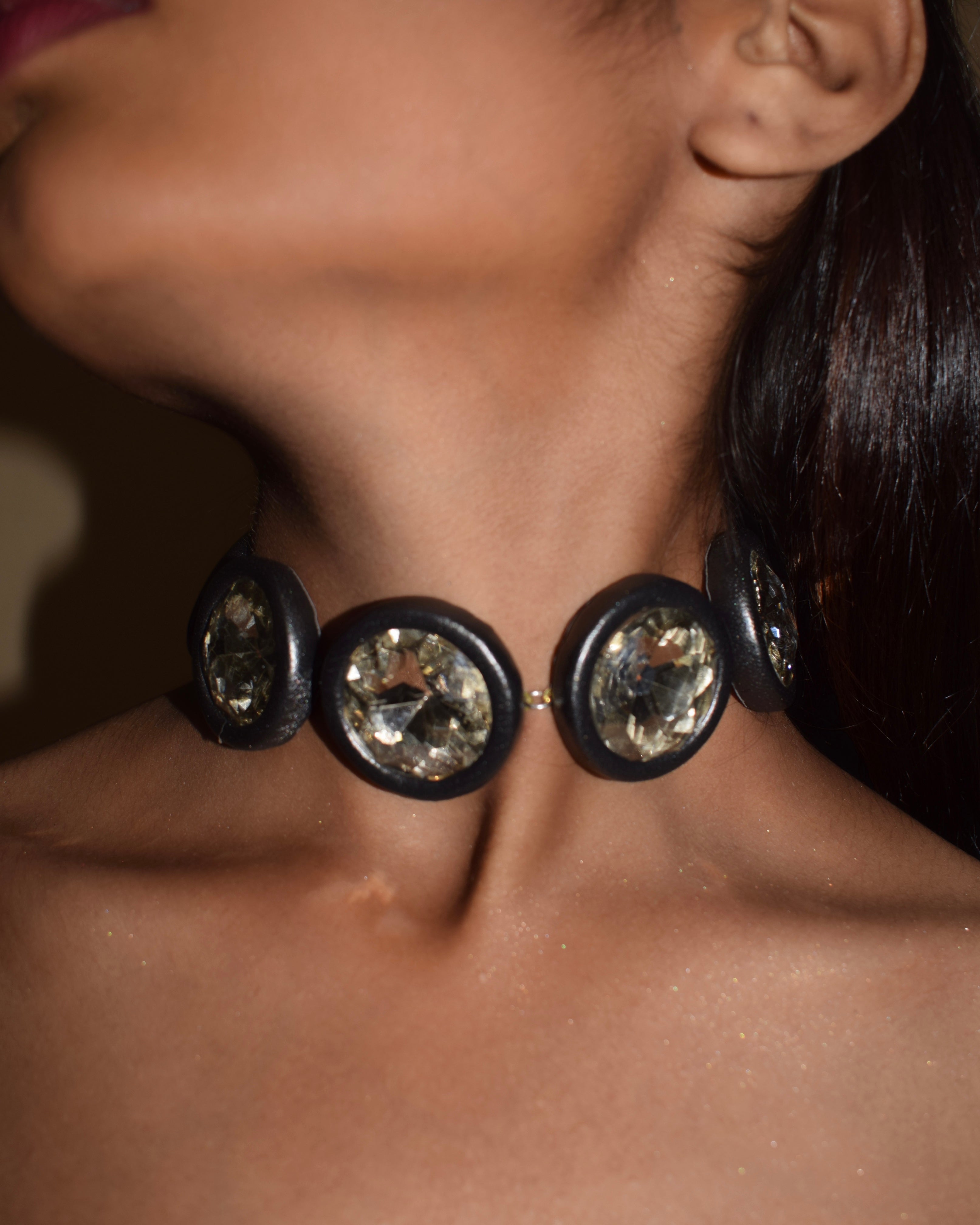 ORB CHOKER IN GUNMETAL