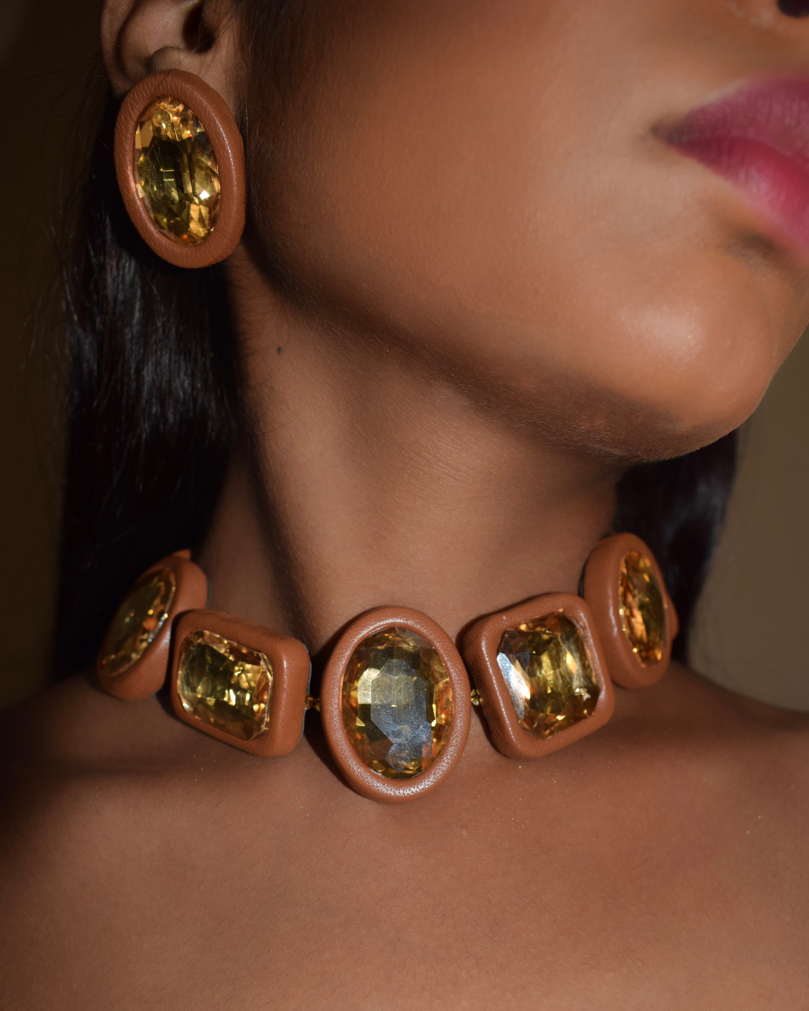 AURORA CHOKER - TAN